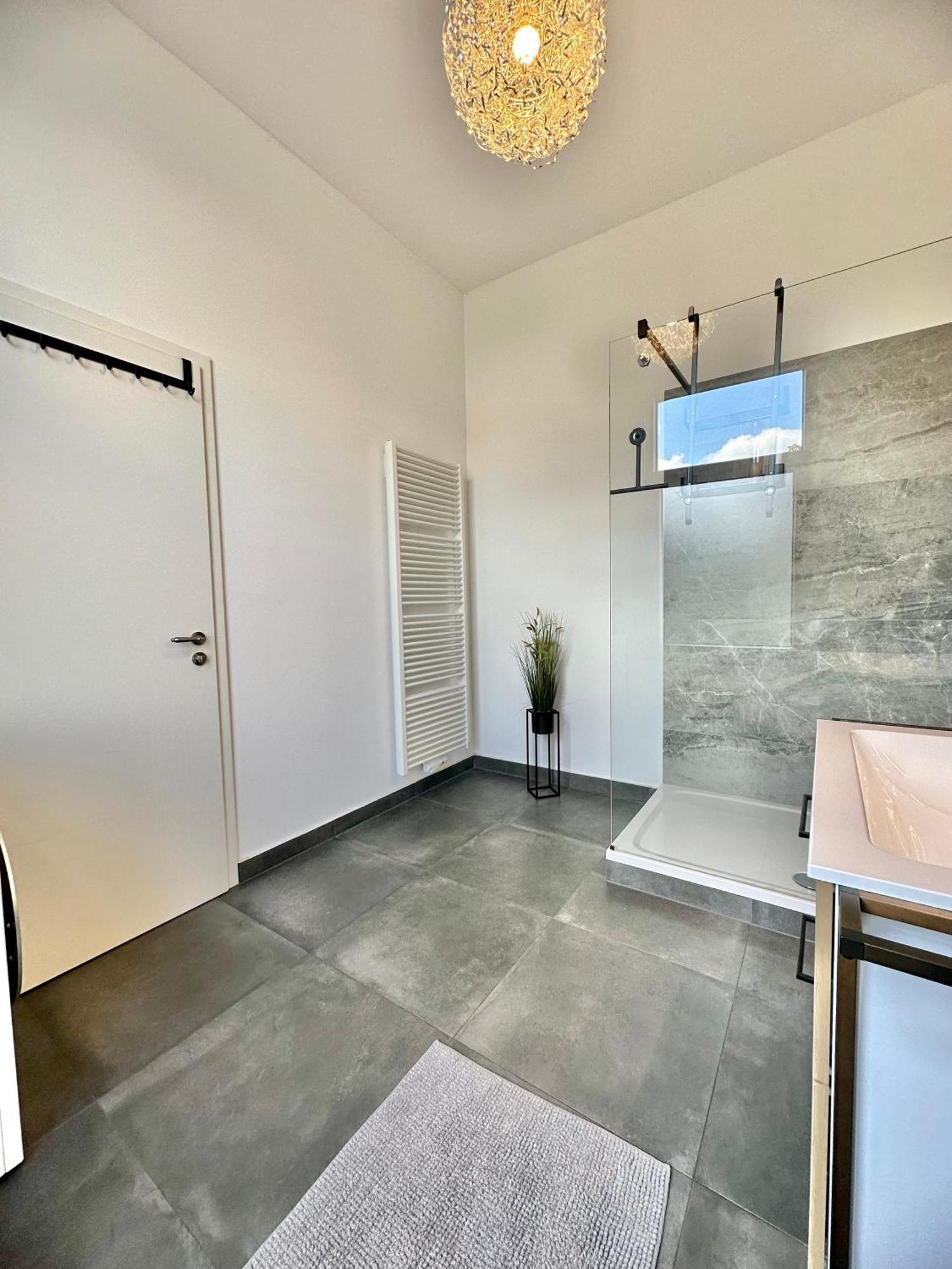 Exklusives City-Apartment Im Herzen Oldenburgs Mit Balkon Und Parkplatz A36 Ngoại thất bức ảnh